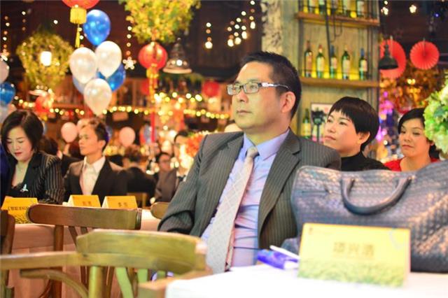 ninahui37.jpg
